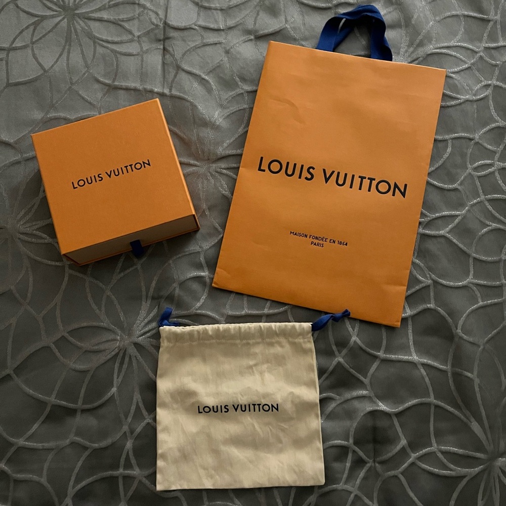 Louis Vuitton empty box, dust bag, shopping bag. Authentic EXCELLENT condition!
